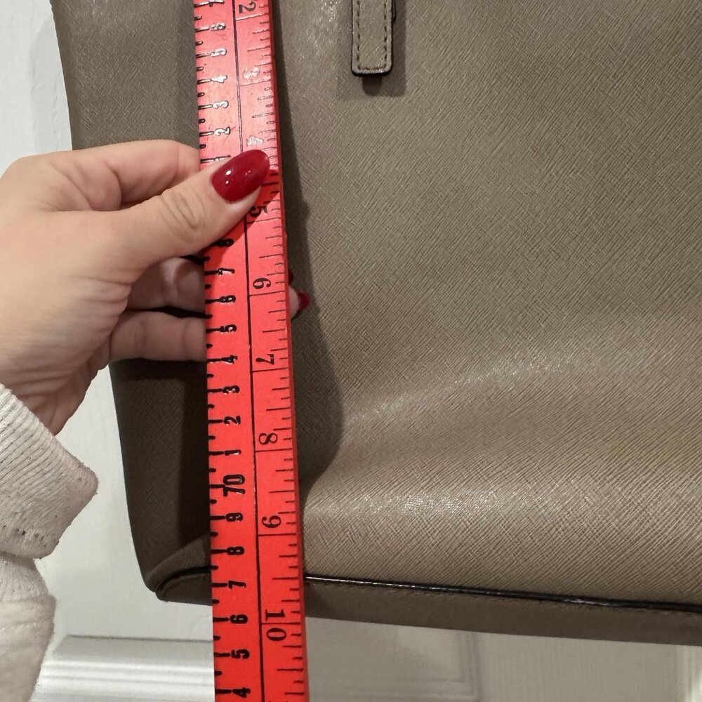 MICHAEL KORS Taupe Leather Jet Set Tote Bag Purse Vacation Brunch Spring‎ Summer - Picture 14 of 15
